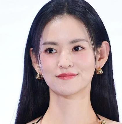 34岁韩国女星金允慧宣布婚讯，10月25日与圈外男友举行婚礼