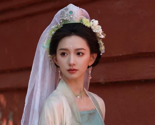 于正称素人做演员颜值是唯一筹码，发文劝退素人自荐当演员