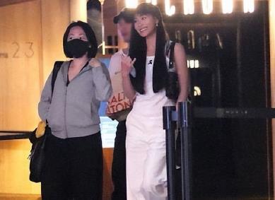 小S经纪人回应小S二女儿恋情：男子是公司同事