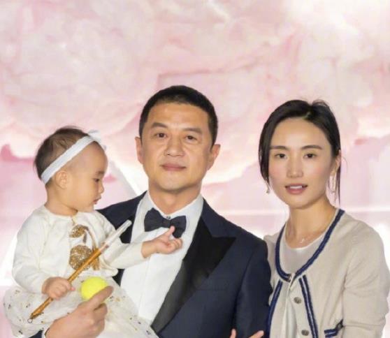 李亚鹏与妻子海哈金喜官宣离婚，孩子跟随母亲生活，由双方抚养