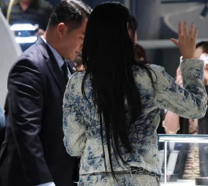 韩女星出席活动“内裤一览无余”,是时尚自由还是博出位?缩略图 韩女星出席活动“内裤一览无余”,是时尚自由还是博出位?