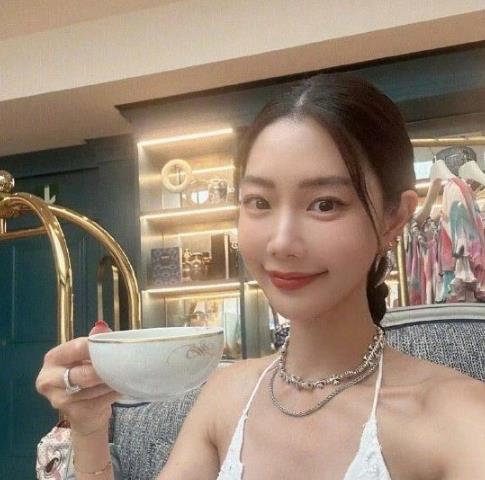 克拉拉官宣离婚，6年豪门婚姻告终，未来将专注演员事业