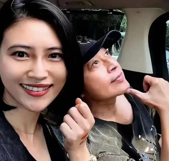 马景涛隔空为小26岁女友庆生，夸她是很优秀的女性