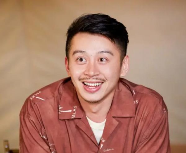 况盛发声明后，评论区留言：马杨给别的女生下跪送玫瑰 