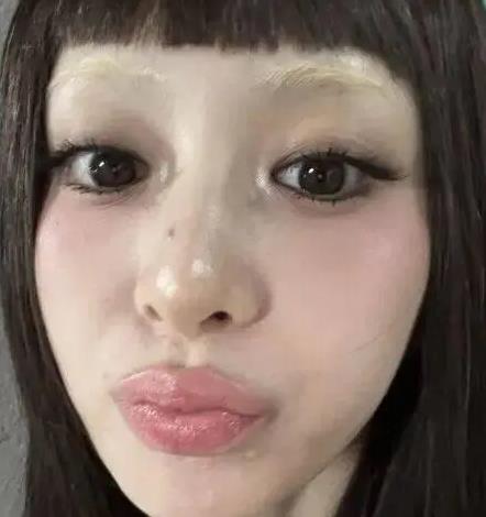 知名女团成员回应漂白眉毛争议 