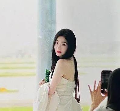 知名女团爱豆“个子小巧”引热议:宛若精灵下凡,可爱度爆表 缩略图 知名女团爱豆“个子小巧”引热议:宛若精灵下凡,可爱度爆表