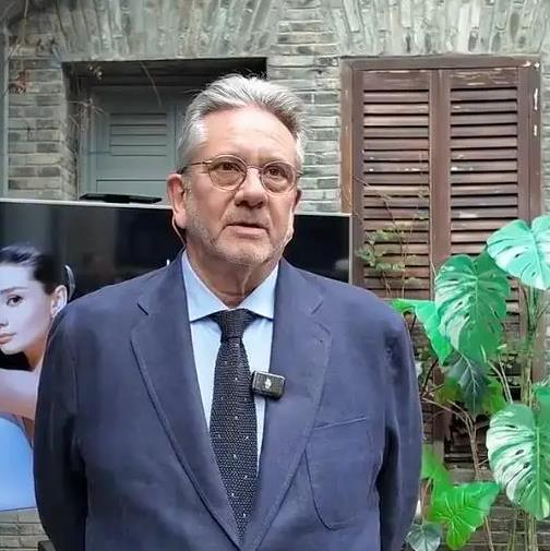 奥黛丽·赫本之子现身杭州，回应胜诉：不是出于热爱，食物不够好 