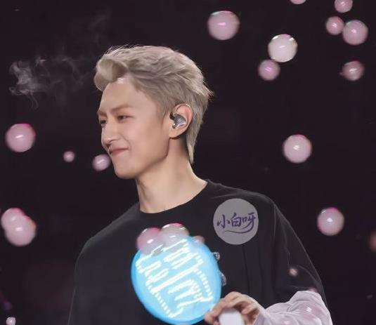 王青回应“结婚”传闻，没参加自己婚礼