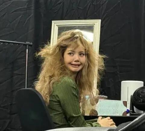 顶级女团爱豆“出乎意料”照火爆网络，网友：偶像包袱呢？ 