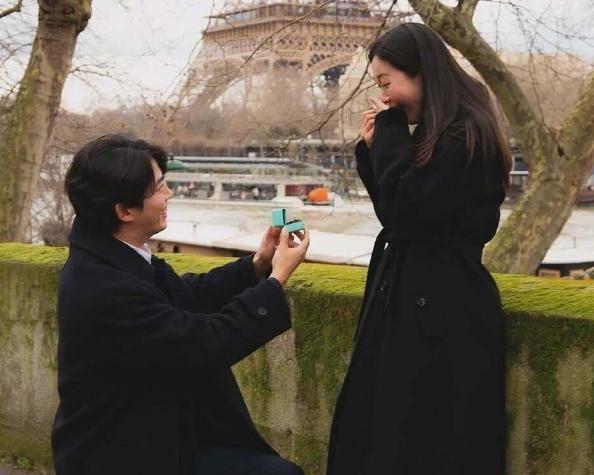 玉泽演宣布结婚，去年曾被曝单膝下跪求婚，经纪公司否认