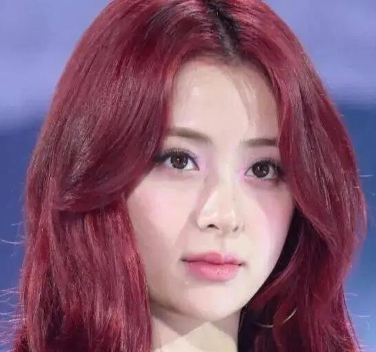 知名女团爱豆被队友爆料“不爱洗澡”? 缩略图 知名女团爱豆被队友爆料“不爱洗澡”?