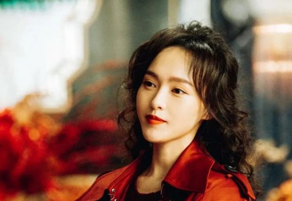 唐嫣曾说不会正面刚圈内传闻,未回应王家卫称其“是个很装的人” 缩略图 唐嫣曾说不会正面刚圈内传闻,未回应王家卫称其“是个很装的人”