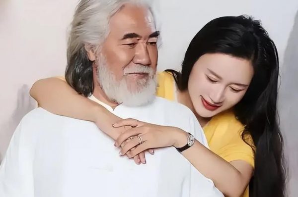 张纪中被孩子问爸爸你什么时候死，网友：好难猜是谁教的？ 