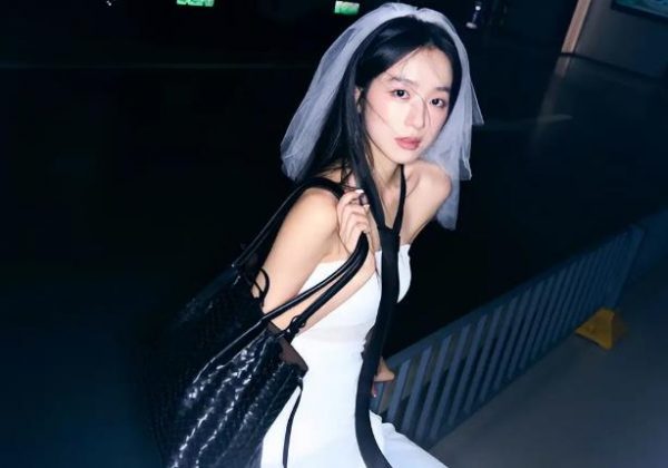 翁青雅向朱珠道歉：第一次见朱珠姐，当天真的太激动太紧张了 