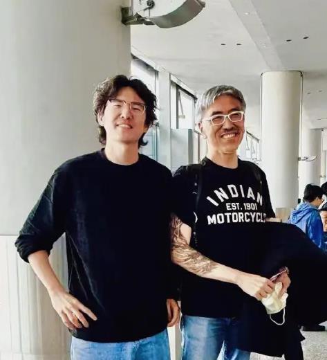 屠衡发文悼念父亲，一切发生得太突然，我和妈妈至今仍难以接受 