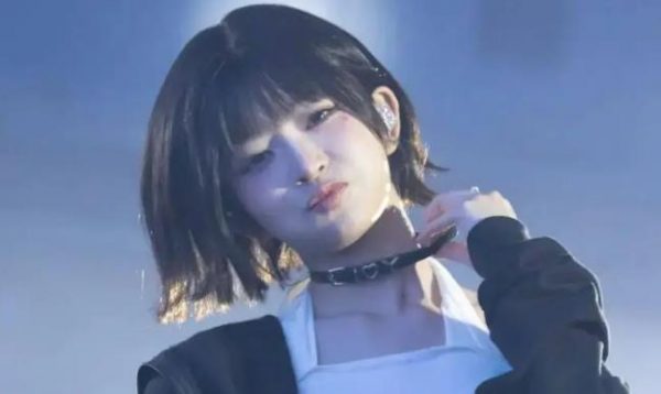 女团成员太“惊艳”，台下工作人员看呆，视频网上热传，网友：换我也一样！ 