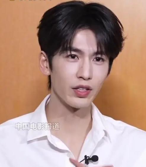 张凌赫自曝出道前的理想是去国家电网 缩略图 张凌赫自曝出道前的理想是去国家电网