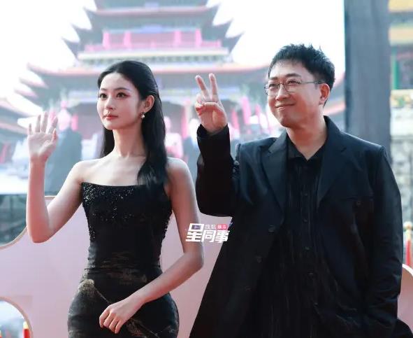 于正晒赵晴男装扮相,有网友称赞,有网友质疑难看得像短剧造型 缩略图 于正晒赵晴男装扮相,有网友称赞,有网友质疑难看得像短剧造型