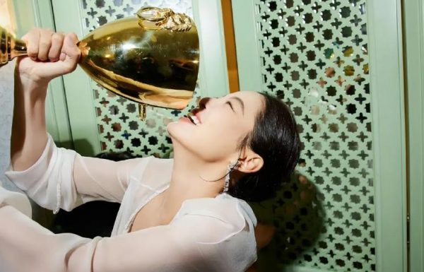 辛芷蕾“六连问”回应《日掛中天》威尼斯影后争议 缩略图 辛芷蕾“六连问”回应《日掛中天》威尼斯影后争议