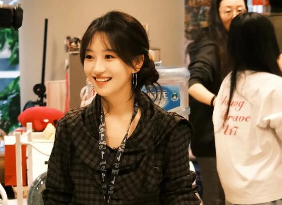 短剧小燕子回应“眼睛不够大”:这是妈妈给的没办法 缩略图 短剧小燕子回应“眼睛不够大”:这是妈妈给的没办法