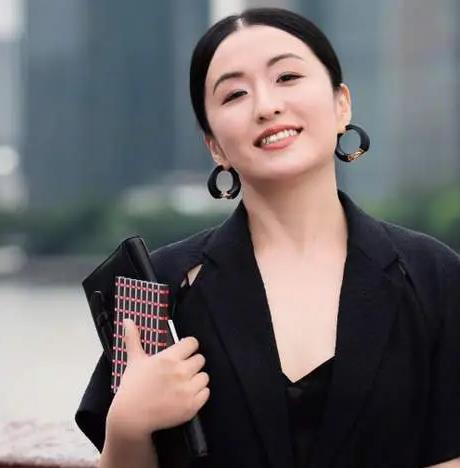 警方通报秦雯自称袭警后通过关系被放行:过程合法合规,并无不当 缩略图 警方通报秦雯自称袭警后通过关系被放行:过程合法合规,并无不当