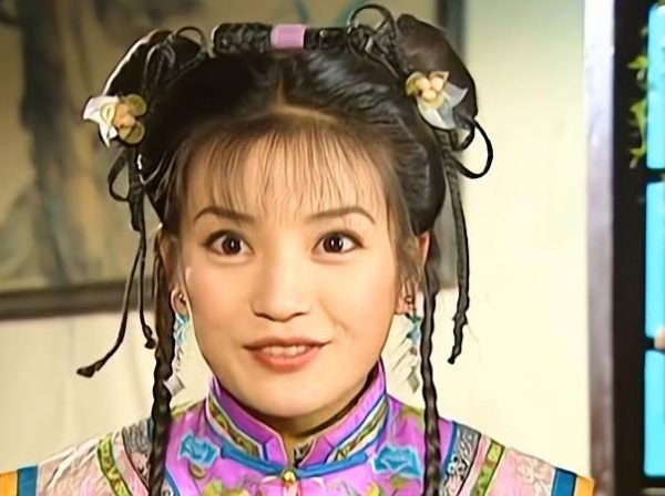 短剧还珠小燕子回应眼睛不够大，网友：她演的是小燕子，不是赵薇