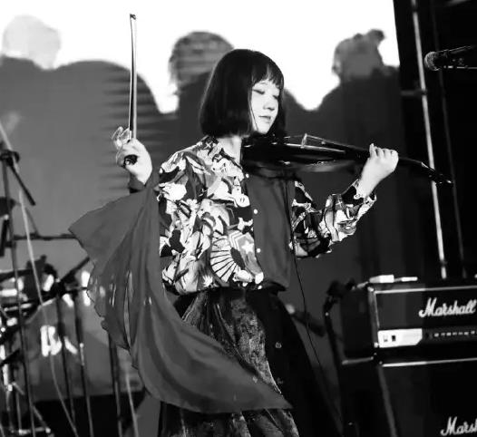 乐队否认阿珍汽车电动座椅挤压去世:是剧院的大型座椅 缩略图 乐队否认阿珍汽车电动座椅挤压去世:是剧院的大型座椅