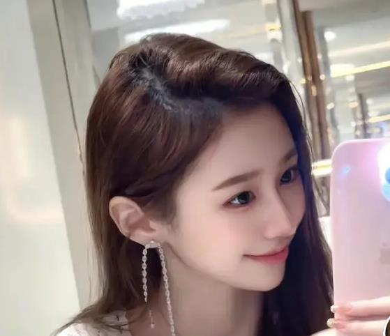 网红称乘坐国际航班丢失350万元首饰,悬赏100万元现金 缩略图 网红称乘坐国际航班丢失350万元首饰,悬赏100万元现金