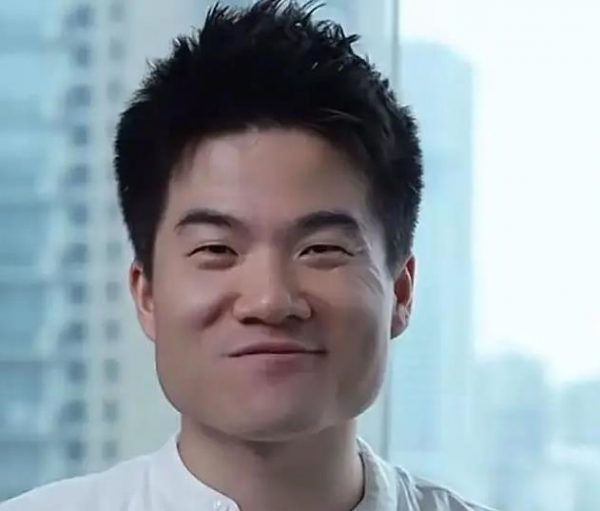 李阳回应说董宇辉英语差,很喜欢董宇辉,是“批评着玩的” 缩略图 李阳回应说董宇辉英语差,很喜欢董宇辉,是“批评着玩的”