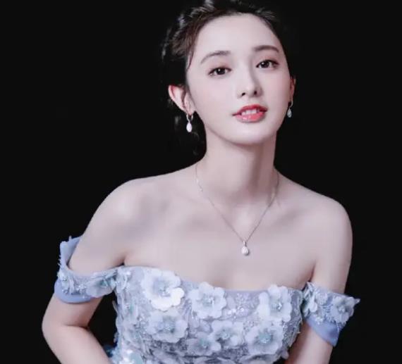 彭小苒被问“初恋还在吗”，幽默回应“死了，下一个问题” 