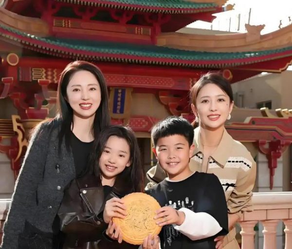 朵朵知道小酒窝轩轩指腹为婚大哭,问佟丽娅:你也知道这小子! 缩略图 朵朵知道小酒窝轩轩指腹为婚大哭,问佟丽娅:你也知道这小子!