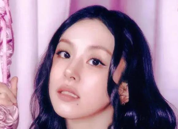 她暂停活动至年底! 缩略图 她暂停活动至年底!