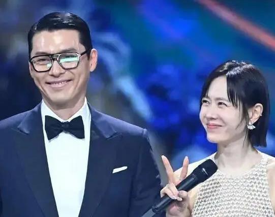 韩国电影史上首次,夫妻同时登顶影帝影后 缩略图 韩国电影史上首次,夫妻同时登顶影帝影后