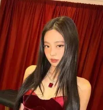 顶级女团爱豆的“小肚腩”，让韩网友破防了！