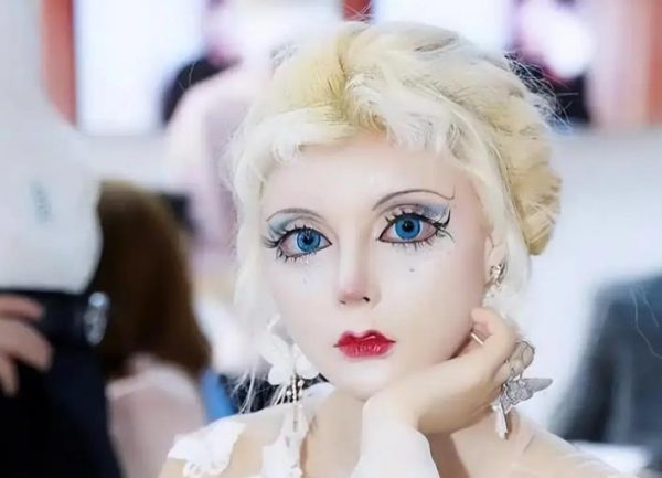 网红芭比迪丽拉被曝欠薪，前团队员工发帖讨薪