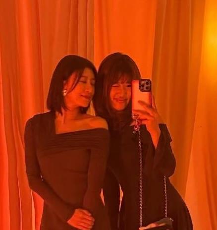 修杰楷被曝逃兵役后首露面,携妻子贾静雯及三名女儿参加好友婚礼缩略图 修杰楷被曝逃兵役后首露面,携妻子贾静雯及三名女儿参加好友婚礼