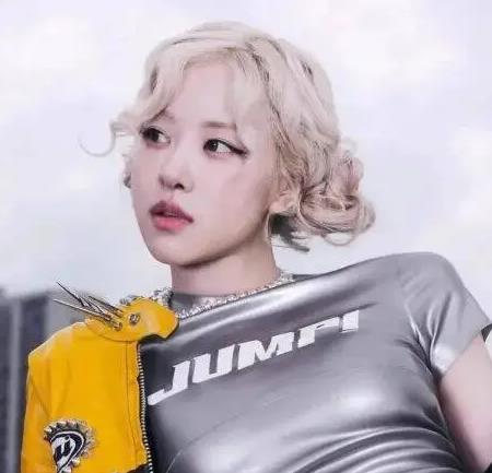 顶级女团爱豆演出中途喊停并致歉！ 