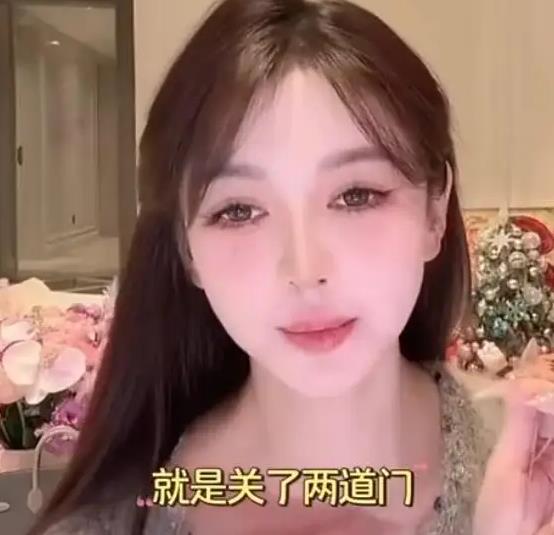 叶珂直播中途孩子哭了，直接上楼哄娃，网友：工作带娃两不误 