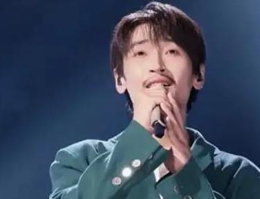 撞脸朱一龙的选手登上热搜，网友：颜值像前辈，实力靠自身 