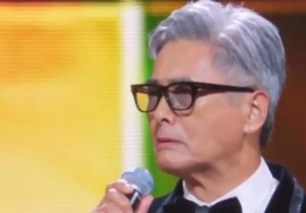 周润发快哭了登上热搜,主持MAMA为香港火灾默哀,忍不住哽咽 缩略图 周润发快哭了登上热搜,主持MAMA为香港火灾默哀,忍不住哽咽