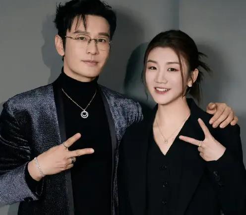 陈梦晒与黄晓明合照,黄晓明回应:是谁这么幸运 缩略图 陈梦晒与黄晓明合照,黄晓明回应:是谁这么幸运