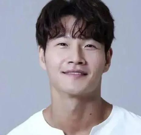 韩国顶级男星自曝“先婚后爱”，几乎没谈过恋爱就结婚了，婚后正在恋爱中 