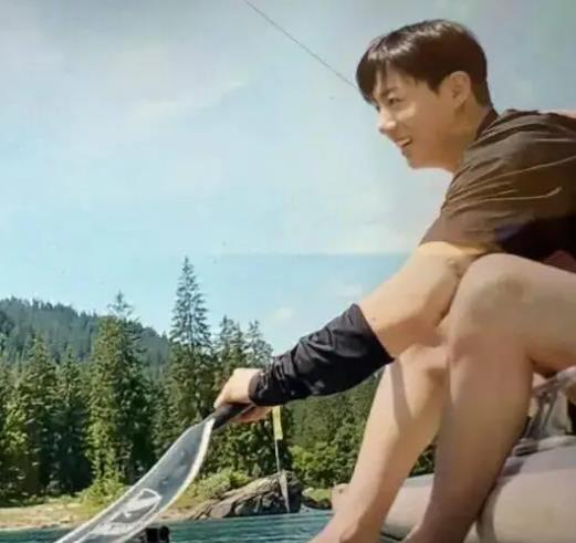 她真的在和顶级男爱豆恋爱吗？