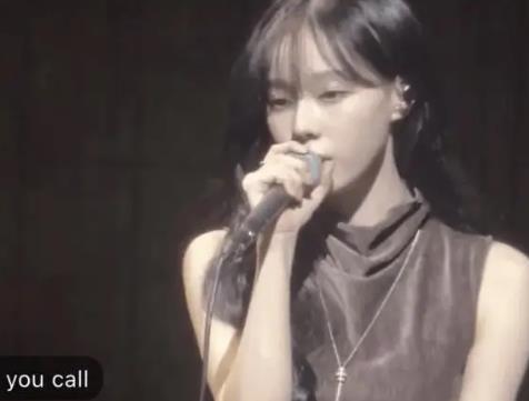 她与顶级男团爱豆“恋爱传闻”再度发酵，相关”证据”引发韩网友空前关注 