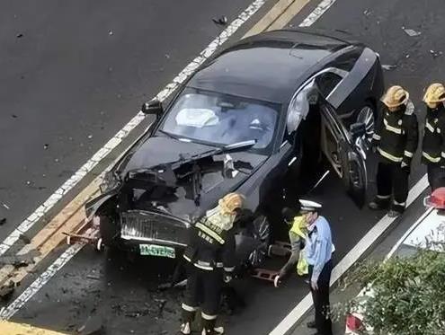  车评人陈震多平台账号被禁言，曾调侃：天山蜜薯姐姐战胜7000法务 