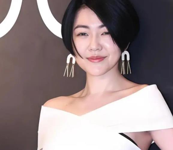 大S离世后小S为跨年宣传片担任旁白，录音时数度情绪崩溃 