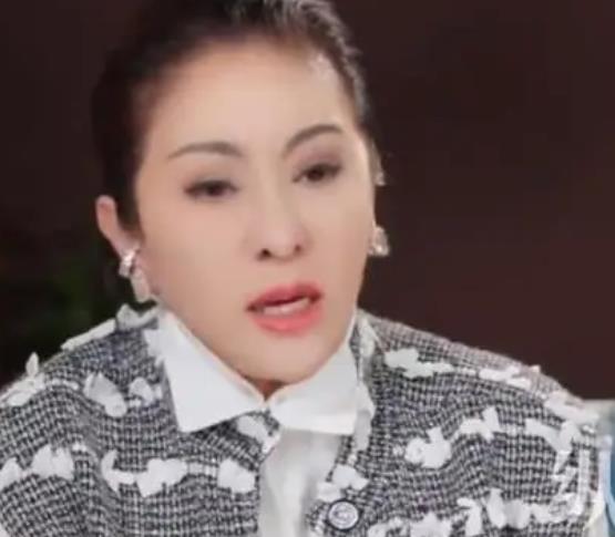 向太回应向佐哭诉娱乐圈很恐怖：我也不奇怪，他其实在哭他自己笨 