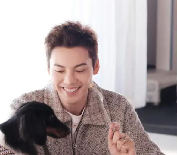 陈伟霆首谈官宣生子原因：不想把小朋友藏起来