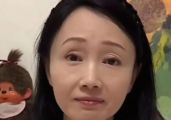 黄慧颐回应遭保剑锋妻子辱骂，透露保剑锋曾拿她香水送人 