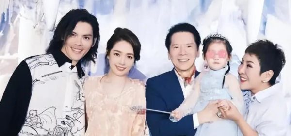 郭碧婷回应被传一人赚钱养全家：婆婆会给很多钱 